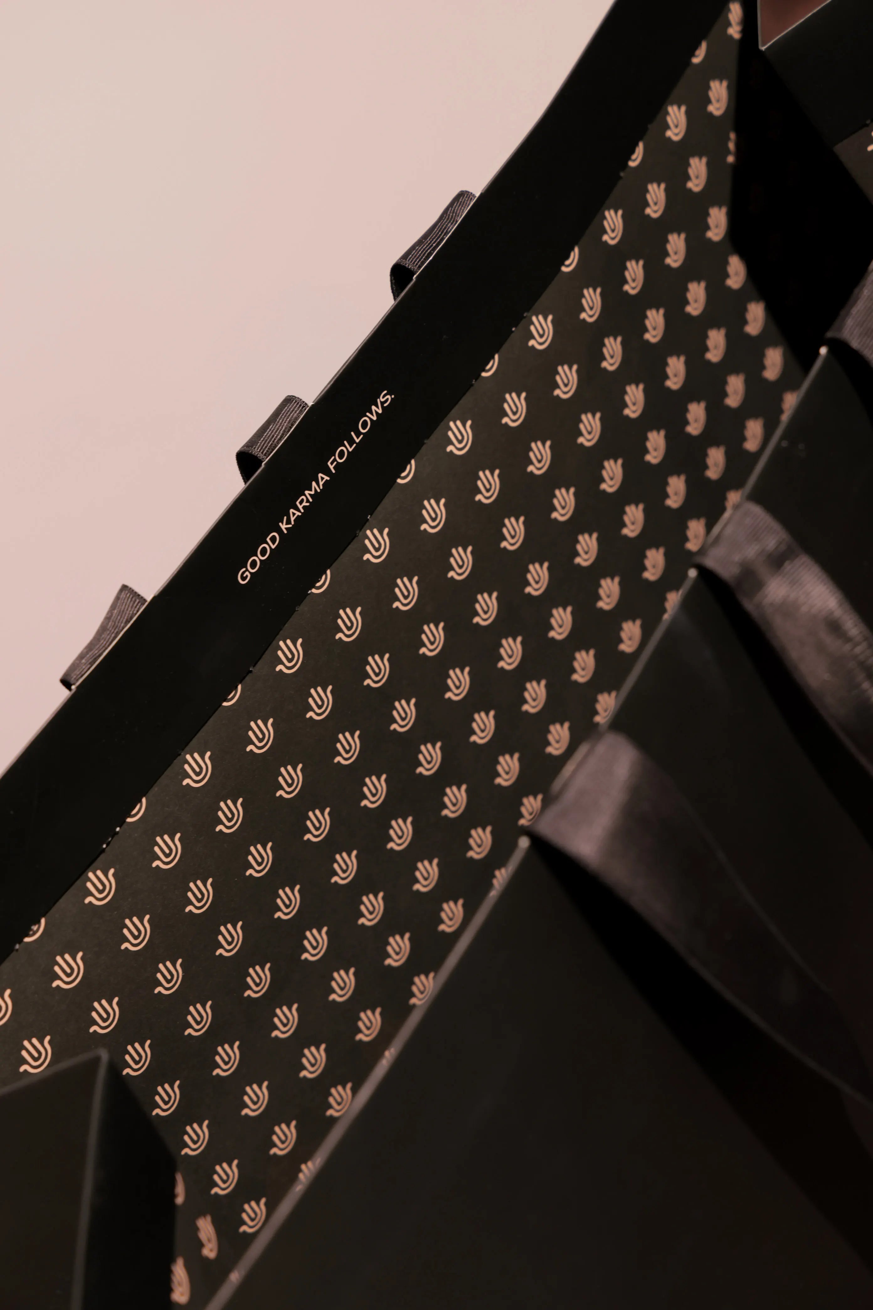 Подаръчна чанта KARMA / Black