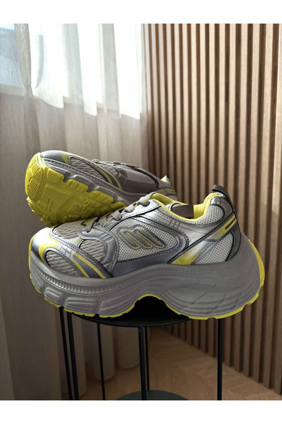 Sneakers Essentials / Gray&Bananna