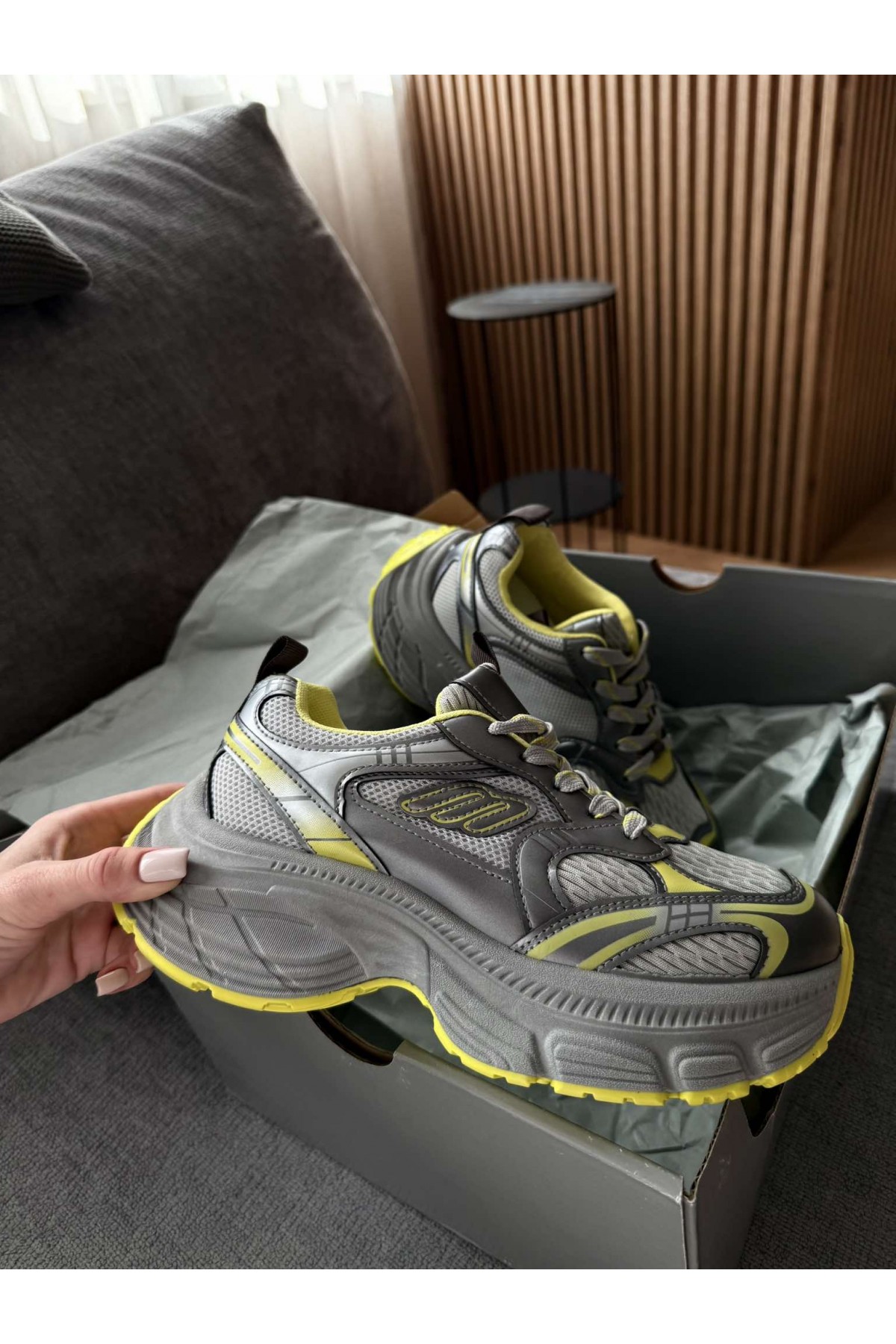 Sneakers Essentials / Gray&Bananna