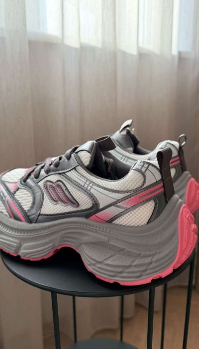 Sneakers Essentials / Gray&Berry Sneakers Essentials / Gray&Berry