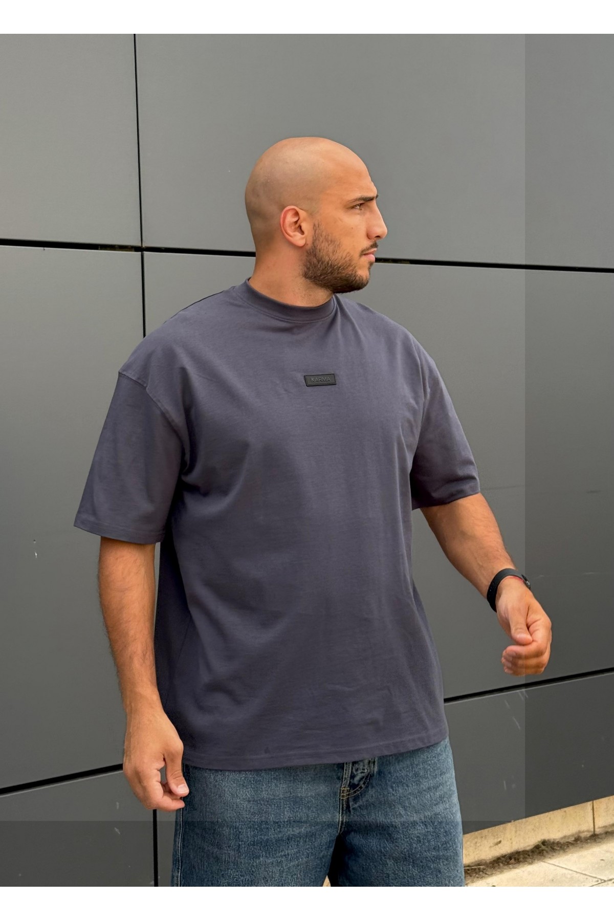 The Basic t-shirt / Graphite