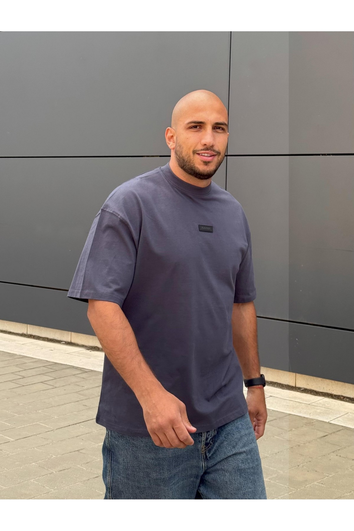 The Basic t-shirt / Graphite