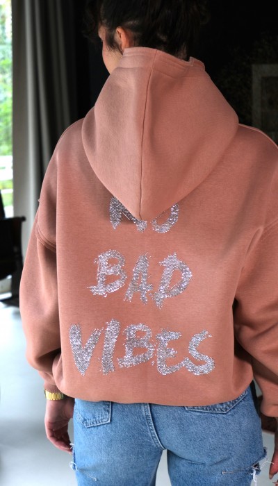 Hoodie NO BAD VIBES / Warm brown