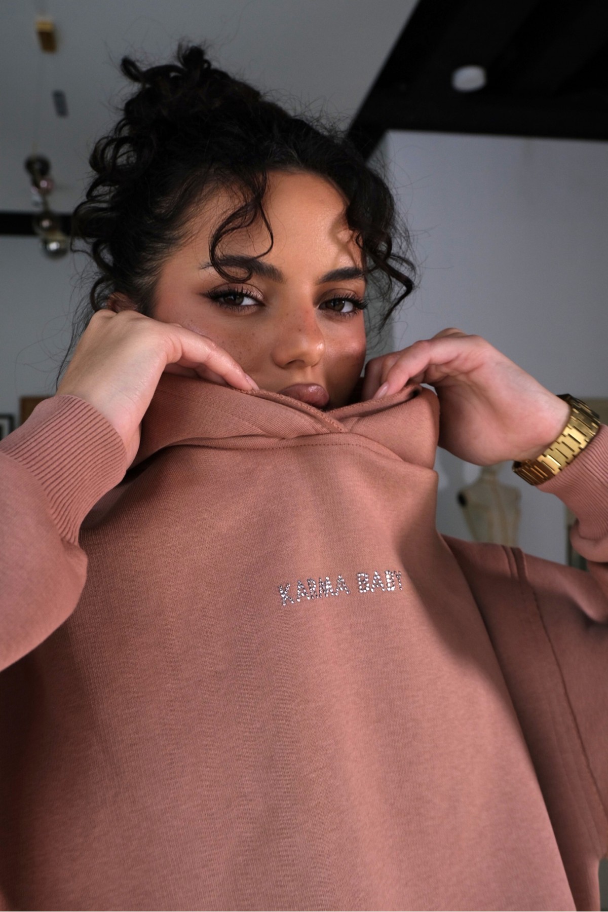 Hoodie NO BAD VIBES / Warm brown